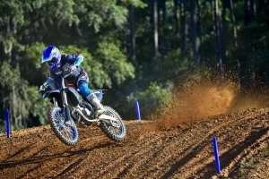 YZ125ME Action 1