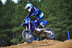 YZ85 Action 6