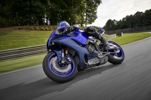 YZF-R1 Action 6