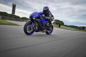 YZF-R1 Action 5