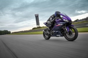 YZF-R3 Action 9