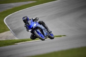 YZF-R3 Action 2