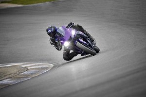 YZF-R3 Action 1