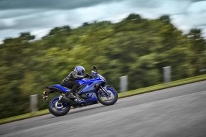 YZF-R3 Action 6