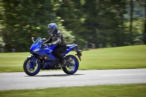 YZF-R3 Action 10