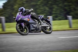YZF-R3 Action 8