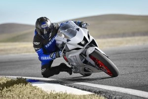 YZF-R7 Action 10