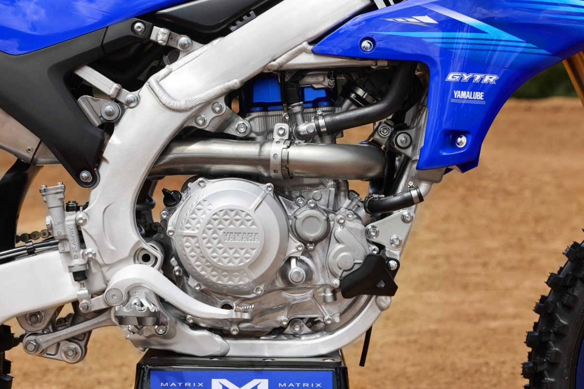Powerful 450cc Four-Stroke Engine